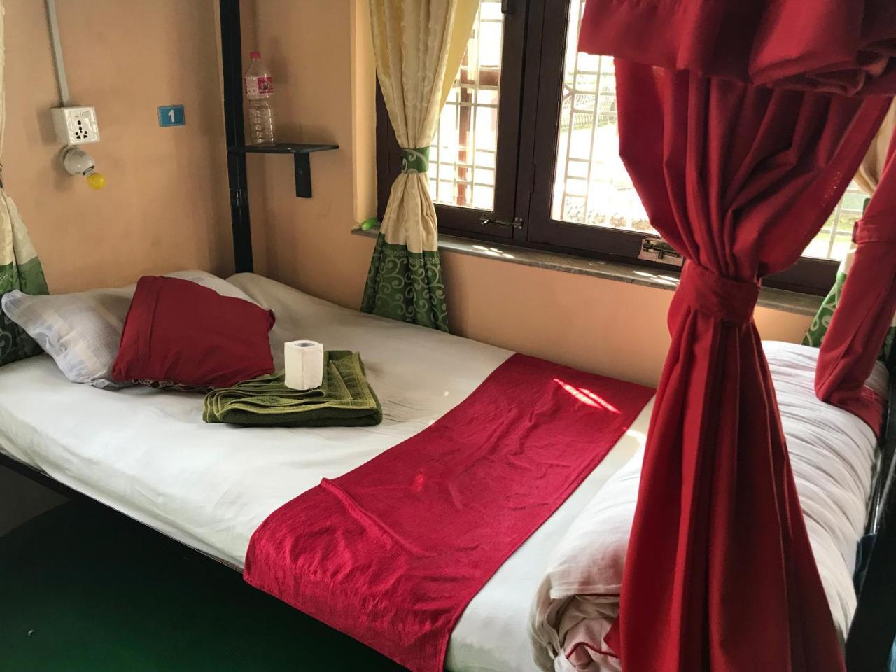 Aroma Tourist Hostel Ποκάρα Εξωτερικό φωτογραφία