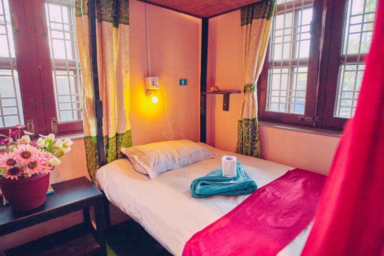 Aroma Tourist Hostel Ποκάρα Εξωτερικό φωτογραφία